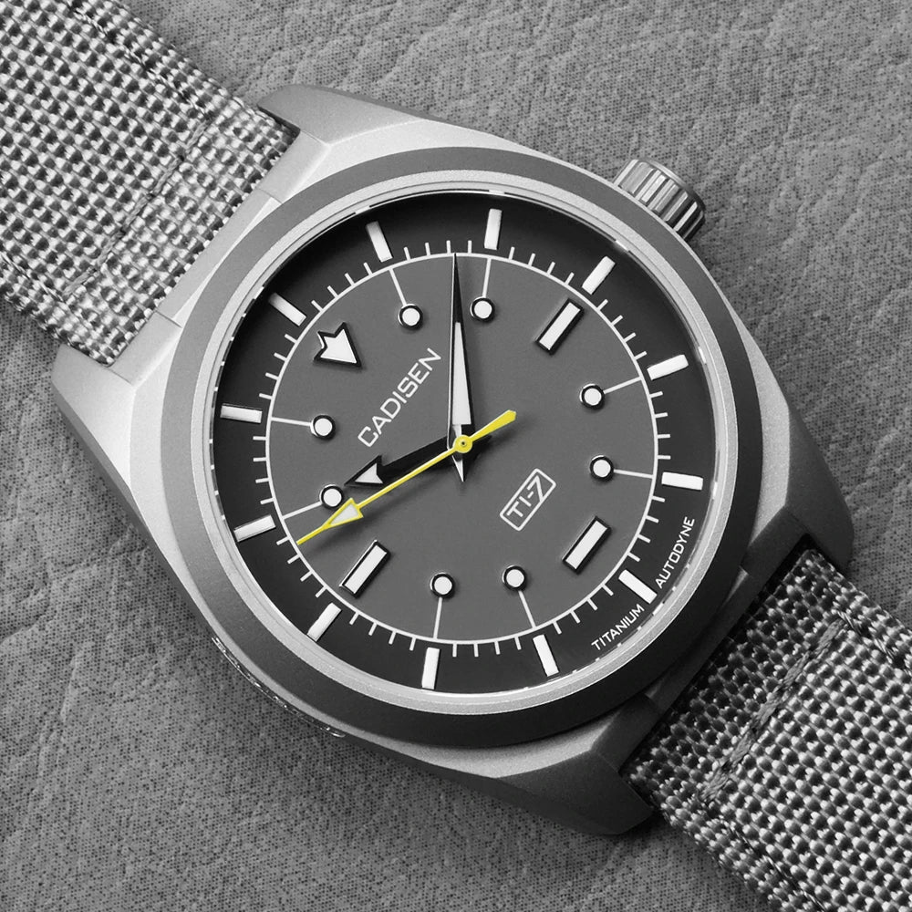 Titanium Automatic Dive Watch – Sapphire Crystal & Lume