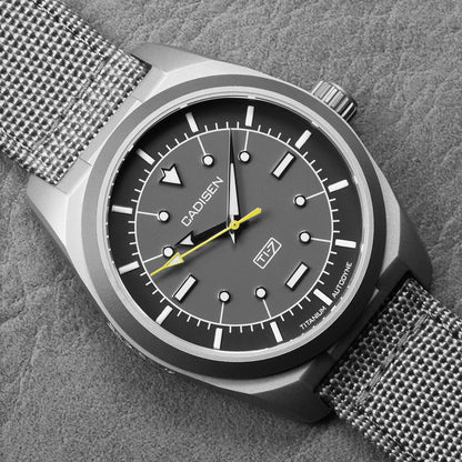 Titanium Automatic Dive Watch – Sapphire Crystal & Lume