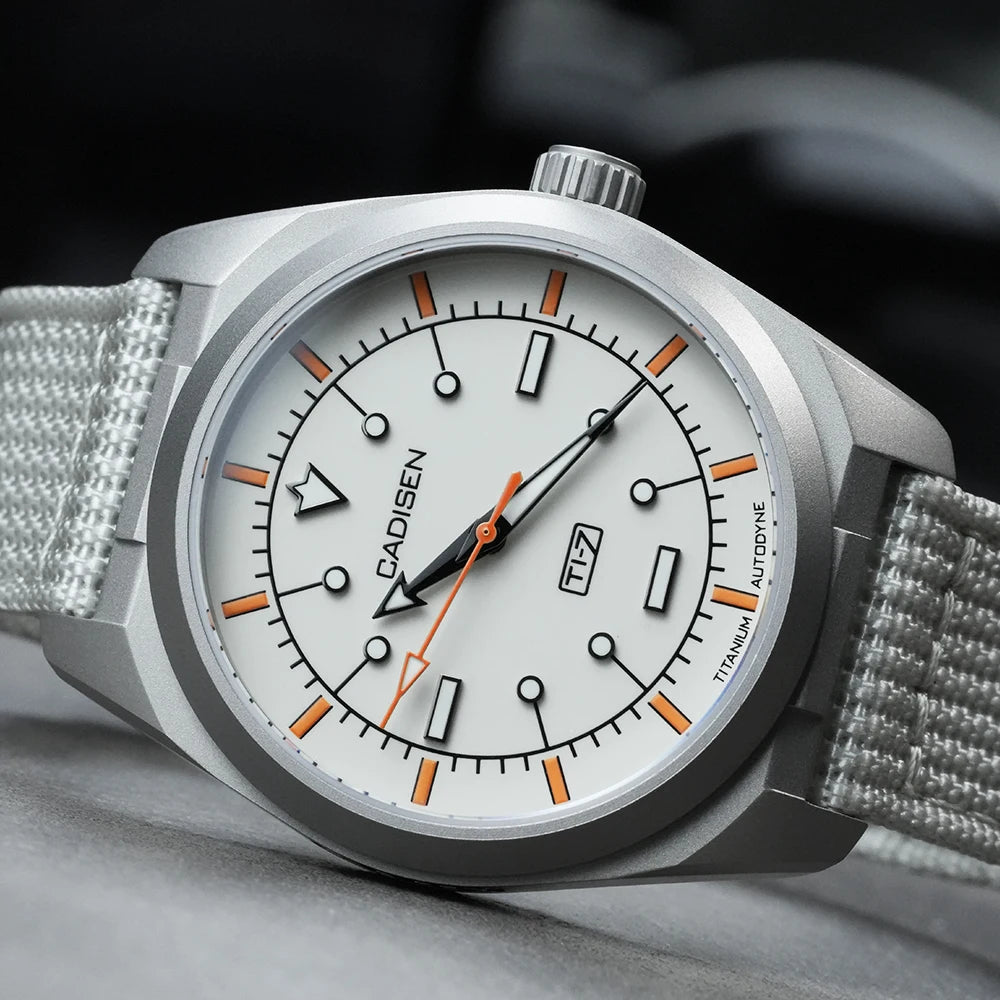 Titanium Automatic Dive Watch – Sapphire Crystal & Lume